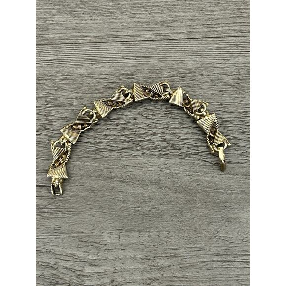 Beautiful Vtg Gold Tone Aurora Borealis & Rhinestone Bracelet & Earring Set - Picture 7 of 7